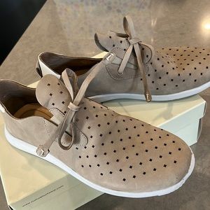 Nurture Jacques Koala/White Sneakers, Size 8.5M, NIB